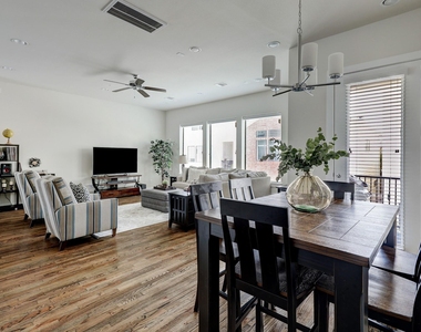 1016 Green Kensington Drive - Photo Thumbnail 17