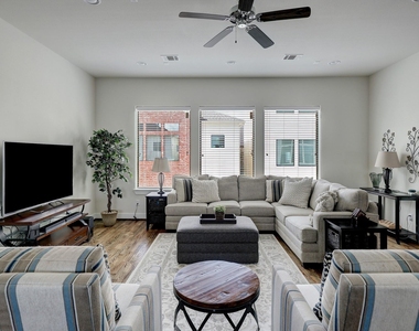 1016 Green Kensington Drive - Photo Thumbnail 11