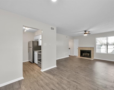 900 Holly Drive - Photo Thumbnail 3