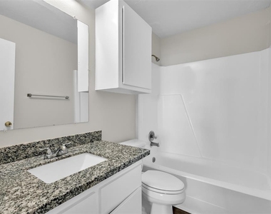 900 Holly Drive - Photo Thumbnail 10