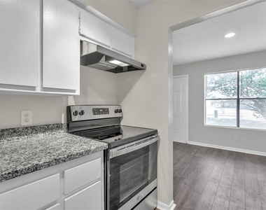 900 Holly Drive - Photo Thumbnail 6