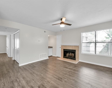 900 Holly Drive - Photo Thumbnail 4