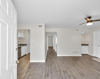 900 Holly Drive - Photo Thumbnail 1
