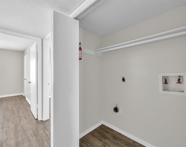 900 Holly Drive - Photo Thumbnail 9