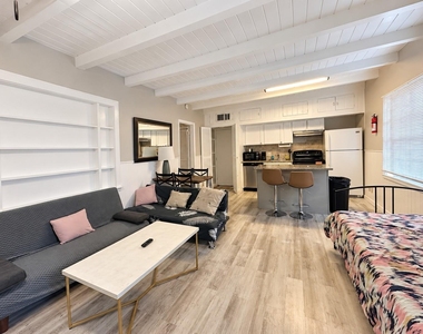 2347 Sheridan Street - Photo Thumbnail 10