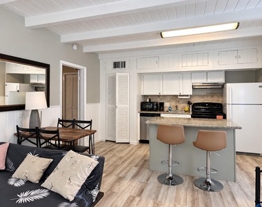 2347 Sheridan Street - Photo Thumbnail 4