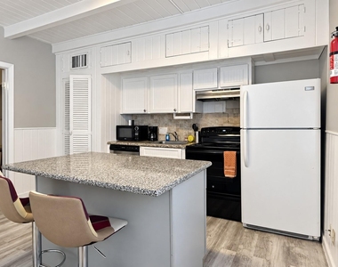 2347 Sheridan Street - Photo Thumbnail 8