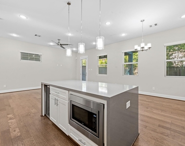 1611 Hardy Street - Photo Thumbnail 4