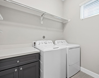 1611 Hardy Street - Photo Thumbnail 23
