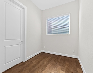 1611 Hardy Street - Photo Thumbnail 22
