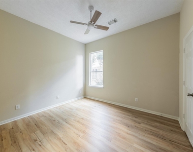 5010 Oxbow Circle E - Photo Thumbnail 23