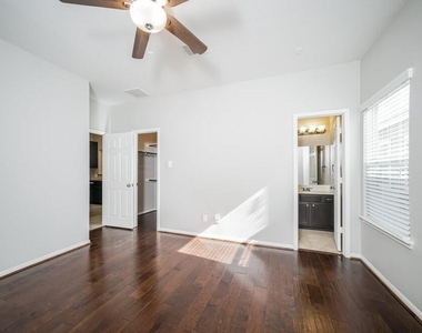 4043 Mossy Place Lane - Photo Thumbnail 8