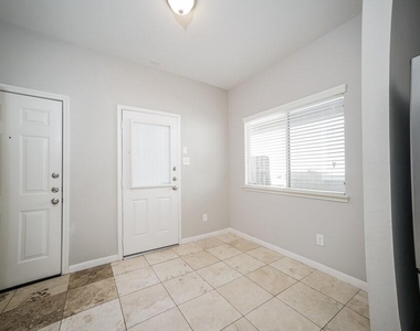 4043 Mossy Place Lane - Photo Thumbnail 4