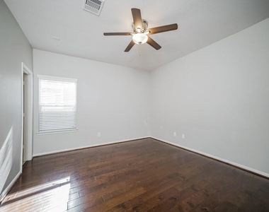 4043 Mossy Place Lane - Photo Thumbnail 7