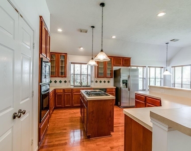 1718 Bumelia Court - Photo Thumbnail 6