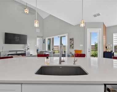 3031 Emerald Field Lane - Photo Thumbnail 15