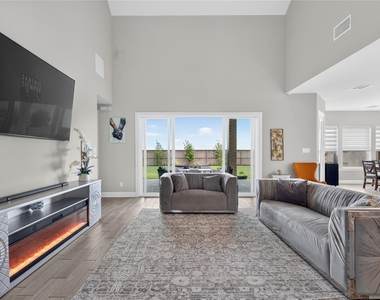 3031 Emerald Field Lane - Photo Thumbnail 10