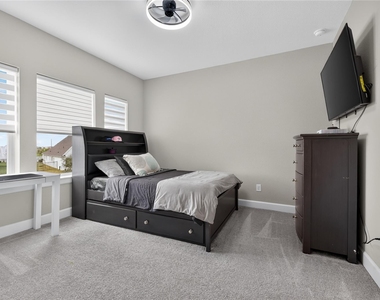 3031 Emerald Field Lane - Photo Thumbnail 32