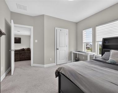 3031 Emerald Field Lane - Photo Thumbnail 33