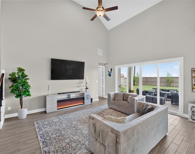 3031 Emerald Field Lane - Photo Thumbnail 9