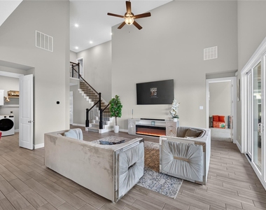 3031 Emerald Field Lane - Photo Thumbnail 8