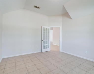 2523 Firecrest Drive - Photo Thumbnail 6