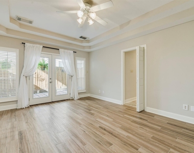5722 Maxie Street - Photo Thumbnail 4