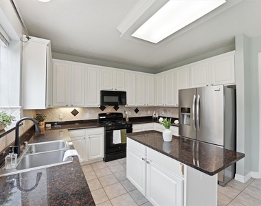 2413 Piney Woods Drive - Photo Thumbnail 9