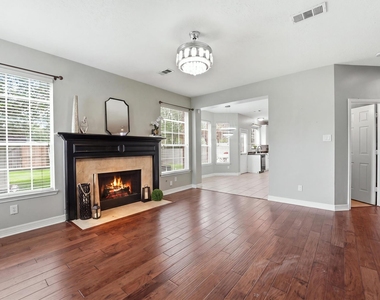 2413 Piney Woods Drive - Photo Thumbnail 11