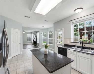 2413 Piney Woods Drive - Photo Thumbnail 10