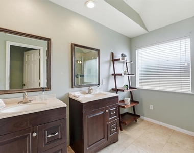 2413 Piney Woods Drive - Photo Thumbnail 17