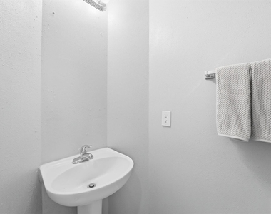 2413 Piney Woods Drive - Photo Thumbnail 14
