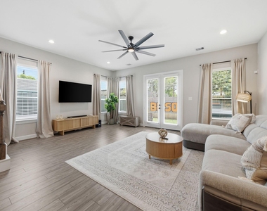 1109 Robbie Street - Photo Thumbnail 7