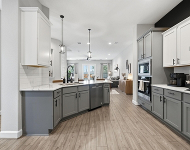 1109 Robbie Street - Photo Thumbnail 2