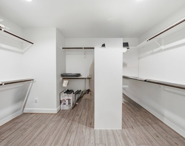 1109 Robbie Street - Photo Thumbnail 12