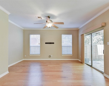 2919 Crest Park Drive - Photo Thumbnail 7
