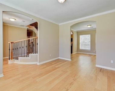 2919 Crest Park Drive - Photo Thumbnail 3