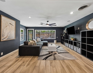 3010 Conway Street - Photo Thumbnail 6