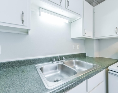 216 Redan Street - Photo Thumbnail 13
