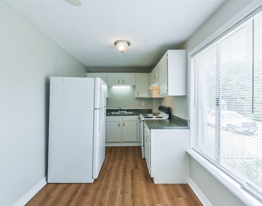 216 Redan Street - Photo Thumbnail 9