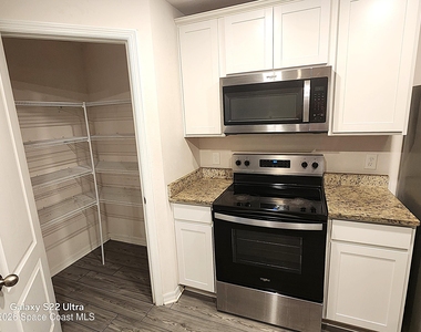 1360 Van Dyke Avenue Se - Photo Thumbnail 3