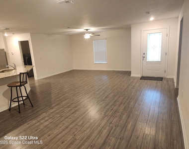 1360 Van Dyke Avenue Se - Photo Thumbnail 10