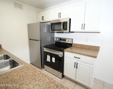441 Mercury Avenue Se - Photo Thumbnail 2
