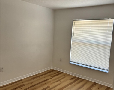 341 Mercury Avenue Se - Photo Thumbnail 4