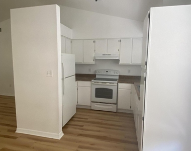 341 Mercury Avenue Se - Photo Thumbnail 2
