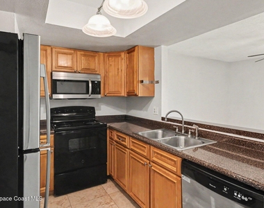 1066 Ellen Court - Photo Thumbnail 2