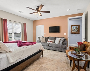 7039 Kingston Cove Lane - Photo Thumbnail 5