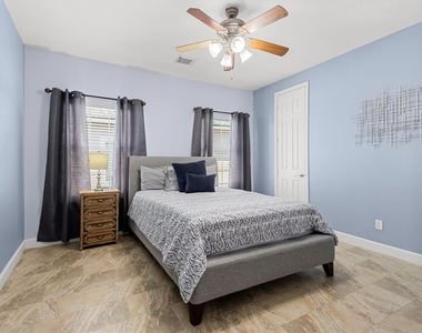 7039 Kingston Cove Lane - Photo Thumbnail 20