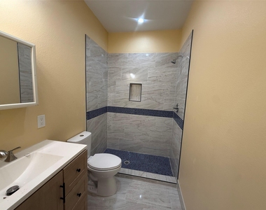 903 Harris Avenue - Photo Thumbnail 7