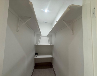 903 Harris Avenue - Photo Thumbnail 6